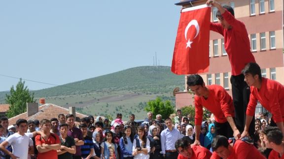 19 Mayıs Atatürkü Anma ve Gençlik ve Spor Bayramı Bütün Yurtta Olduğu Gibi İlçemizde de Coşkuyla Kutlandı