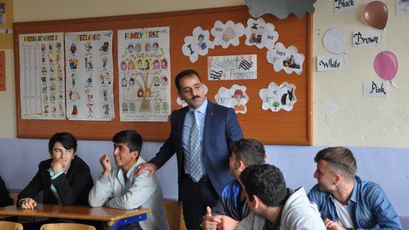 İlçe Milli Eğitim Müdürü Sayın Zeki AKKAN, Şehit Mehmet Ünver Mesleki ve Teknik Anadolu Lisesi´ni Ziyaret etti.