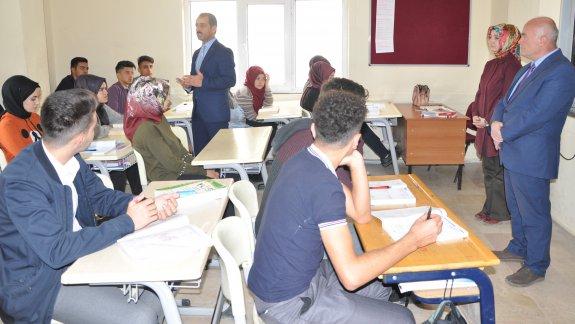 İlçe Milli Eğitim Müdürü Zeki AKKAN, 15 Temmuz Şehitleri Anadolu Lisesini Ziyaret Etti.